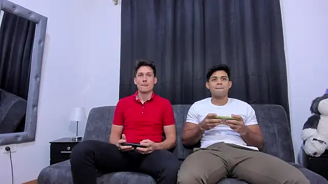 Snapshot of Luciano_and_Marlon chatting on 10/29/25, 06:42 Luciano and Marlon online show from 10/29/25, 06:42