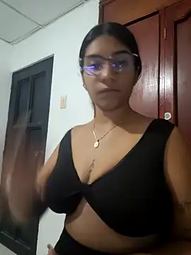 Snapshot of Sofythom1 chatting on 04/10/26, 01:44 Sofythom1 online show from 04/10/26, 01:44