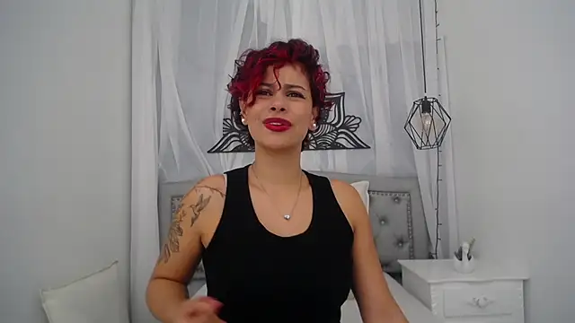 Snapshot of MarianaSanz chatting on 02/02/25, 12:02 MarianaSanz online show from 02/02/25, 12:02