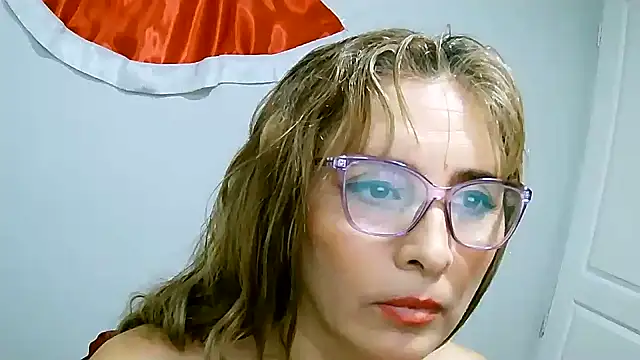 Snapshot of leona- chatting on 01/06/25, 12:16 leona- online show from 01/06/25, 12:16