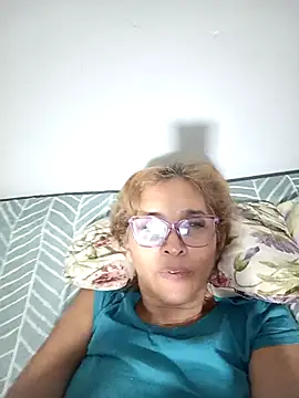 Snapshot of leona- chatting on 02/18/25, 02:16 leona- online show from 02/18/25, 02:16