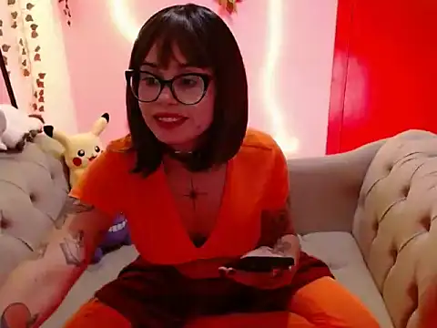 Snapshot of ellaxblair chatting on 10/23/25, 10:52 ellaxblair online show from 10/23/25, 10:52