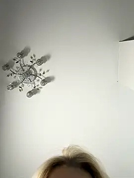 Snapshot of -RIVIERA- chatting on 11/29/25, 10:40 -RIVIERA- online show from 11/29/25, 10:40