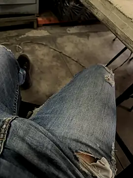 Snapshot of elber-gdo chatting on 12/17/25, 07:53 elber-gdo online show from 12/17/25, 07:53