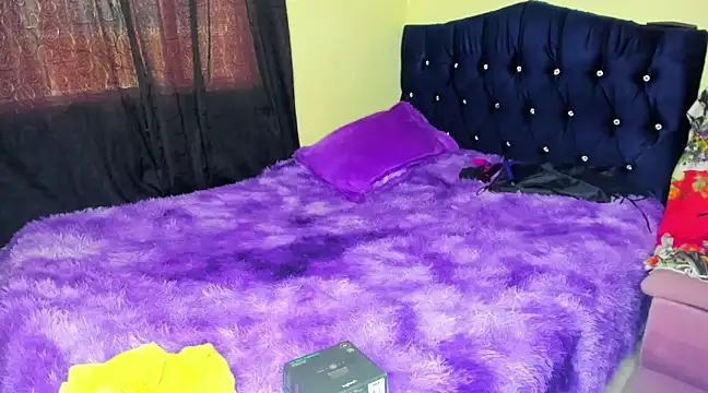 scarlet tommy online show from 03/13/25, 10:10