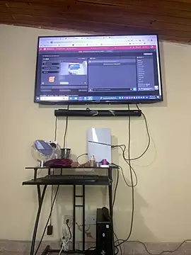 Snapshot of scarlet_tommy chatting on 04/14/26, 07:42 scarlet tommy online show from 04/14/26, 07:42