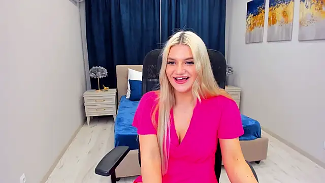 Snapshot of SelenaeMoore chatting on 01/12/25, 01:42 SelenaeMoore online show from 01/12/25, 01:42