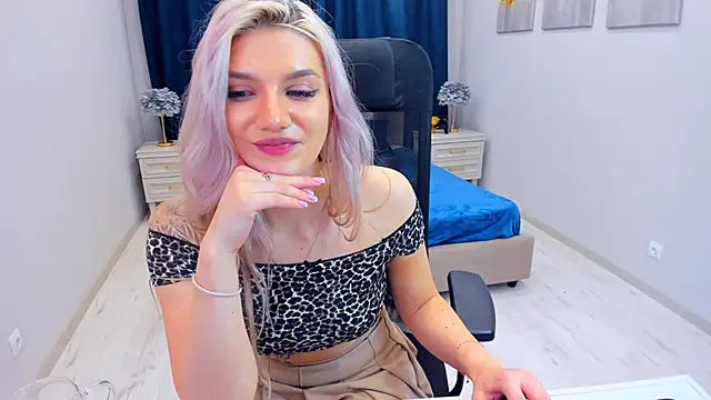 Snapshot of SelenaeMoore chatting on 01/14/25, 06:49 SelenaeMoore online show from 01/14/25, 06:49
