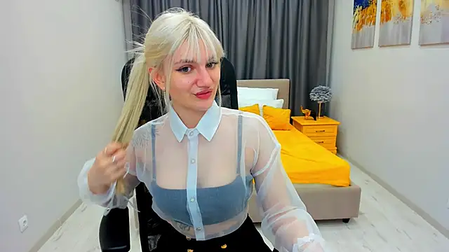 Snapshot of SelenaeMoore chatting on 01/23/25, 01:41 SelenaeMoore online show from 01/23/25, 01:41