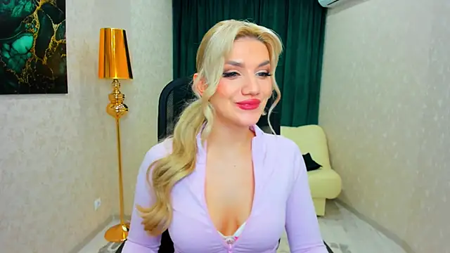 Snapshot of SelenaeMoore chatting on 02/08/25, 06:12 SelenaeMoore online show from 02/08/25, 06:12