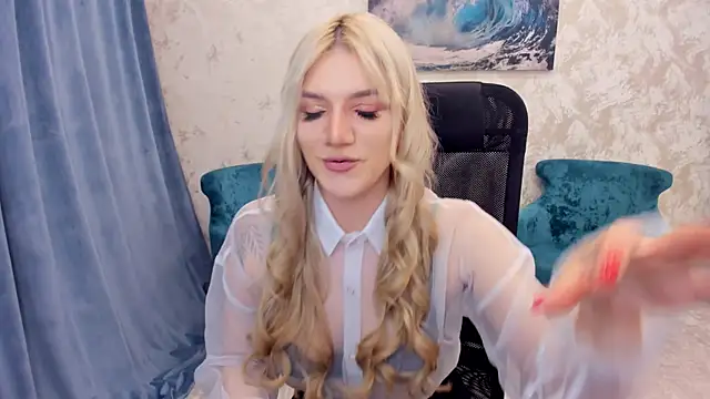 Snapshot of SelenaeMoore chatting on 02/11/25, 07:48 SelenaeMoore online show from 02/11/25, 07:48