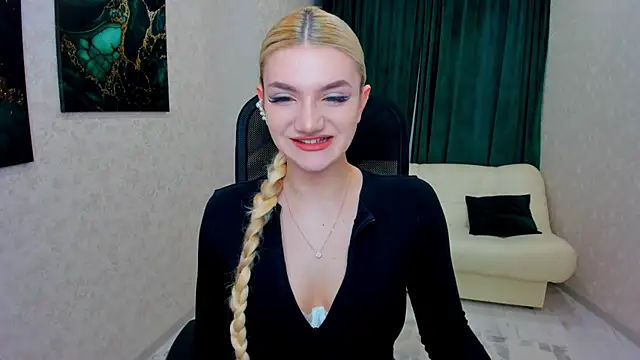 Snapshot of SelenaeMoore chatting on 03/11/25, 11:12 SelenaeMoore online show from 03/11/25, 11:12