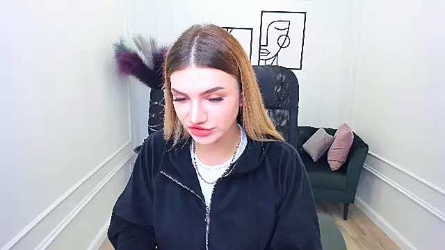 Snapshot of SelenaeMoore chatting on 09/20/25, 07:37 SelenaeMoore online show from 09/20/25, 07:37