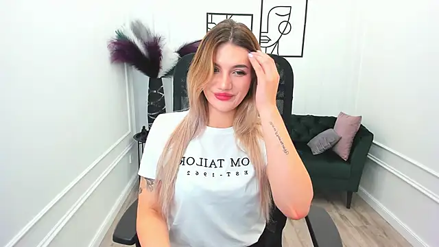 Snapshot of SelenaeMoore chatting on 09/28/25, 07:41 SelenaeMoore online show from 09/28/25, 07:41