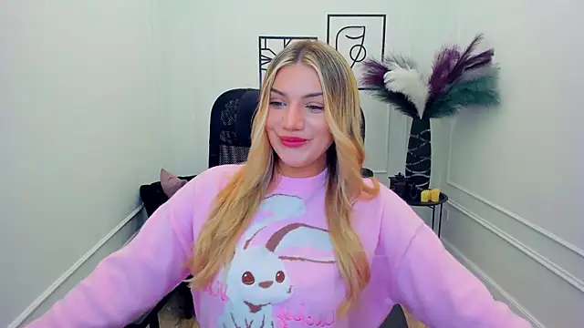 Snapshot of SelenaeMoore chatting on 11/29/25, 07:50 SelenaeMoore online show from 11/29/25, 07:50