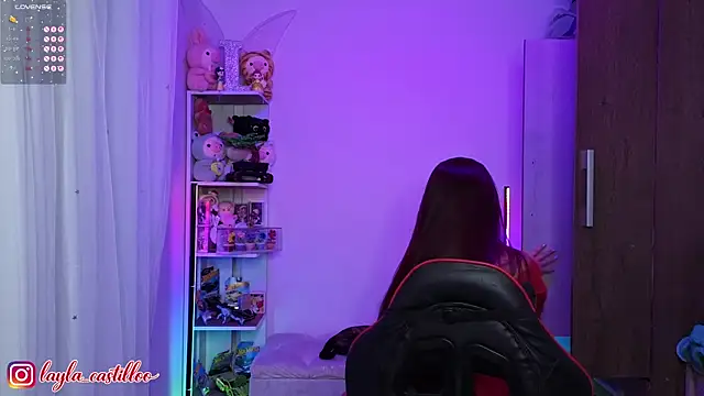 Snapshot of Layla_castilloo chatting on 04/21/26, 01:42 Layla castilloo online show from 04/21/26, 01:42