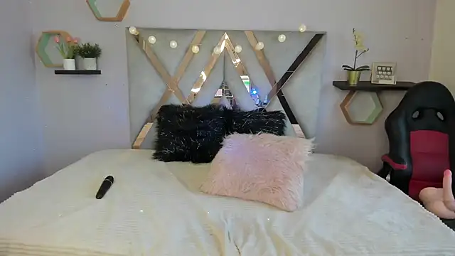 Esteff  o2 online show from 03/17/25, 08:09