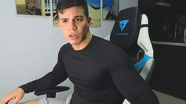 Snapshot of Ethanstill1 chatting on 01/31/25, 03:20 Ethanstill1 online show from 01/31/25, 03:20