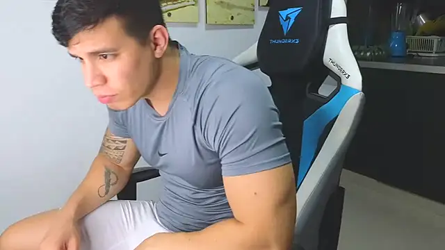 Snapshot of Ethanstill1 chatting on 02/07/25, 02:50 Ethanstill1 online show from 02/07/25, 02:50