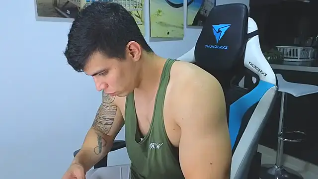 Snapshot of Ethanstill1 chatting on 02/14/25, 02:50 Ethanstill1 online show from 02/14/25, 02:50