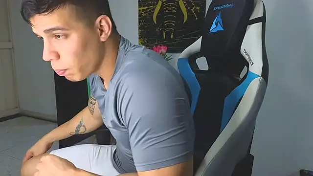 Snapshot of Ethanstill1 chatting on 03/04/25, 03:11 Ethanstill1 online show from 03/04/25, 03:11