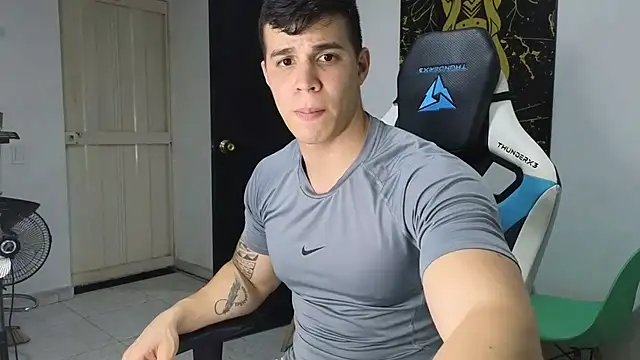 Snapshot of Ethanstill1 chatting on 03/11/25, 02:43 Ethanstill1 online show from 03/11/25, 02:43