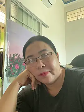 Snapshot of NDith chatting on 03/17/25, 05:12 NDith online show from 03/17/25, 05:12