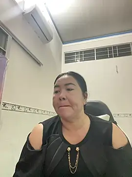 Snapshot of NDith chatting on 03/18/25, 08:48 NDith online show from 03/18/25, 08:48