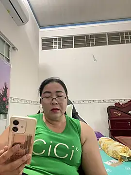 Snapshot of NDith chatting on 03/19/25, 10:55 NDith online show from 03/19/25, 10:55