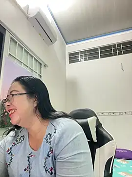 Snapshot of NDith chatting on 03/21/25, 09:34 NDith online show from 03/21/25, 09:34