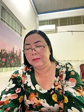 Snapshot of NDith chatting on 09/11/25, 11:27 NDith online show from 09/11/25, 11:27