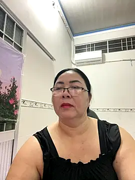 Snapshot of NDith chatting on 09/17/25, 11:56 NDith online show from 09/17/25, 11:56