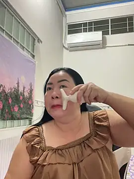 Snapshot of NDith chatting on 09/18/25, 12:01 NDith online show from 09/18/25, 12:01