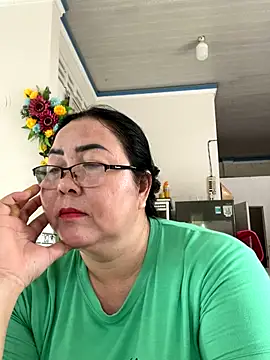 Snapshot of NDith chatting on 09/23/25, 01:52 NDith online show from 09/23/25, 01:52