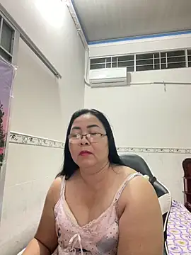 Snapshot of NDith chatting on 09/27/25, 02:11 NDith online show from 09/27/25, 02:11