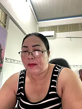 Snapshot of NDith chatting on 09/30/25, 09:36 NDith online show from 09/30/25, 09:36