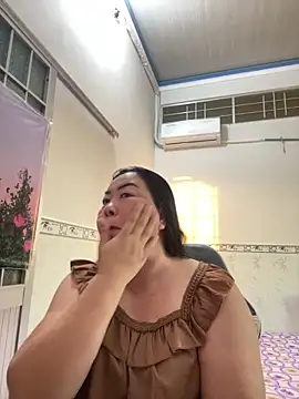 Snapshot of NDith chatting on 10/01/25, 11:00 NDith online show from 10/01/25, 11:00