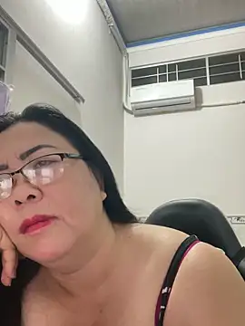 Snapshot of NDith chatting on 10/04/25, 10:19 NDith online show from 10/04/25, 10:19