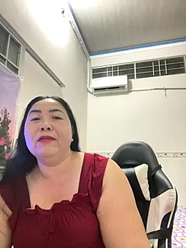 Snapshot of NDith chatting on 10/06/25, 11:40 NDith online show from 10/06/25, 11:40