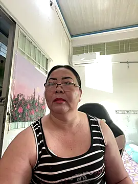 Snapshot of NDith chatting on 10/06/25, 11:46 NDith online show from 10/06/25, 11:46