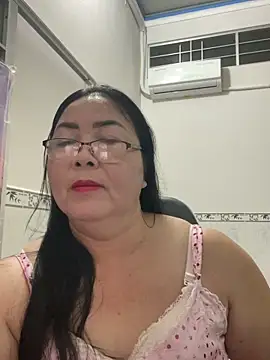 Snapshot of NDith chatting on 10/07/25, 12:57 NDith online show from 10/07/25, 12:57