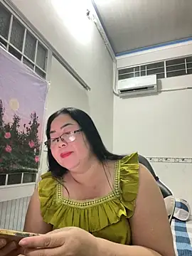 Snapshot of NDith chatting on 10/11/25, 12:26 NDith online show from 10/11/25, 12:26