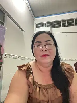 Snapshot of NDith chatting on 10/12/25, 12:48 NDith online show from 10/12/25, 12:48