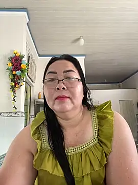 Snapshot of NDith chatting on 10/13/25, 02:33 NDith online show from 10/13/25, 02:33