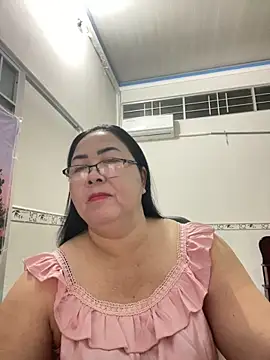 Snapshot of NDith chatting on 10/16/25, 12:39 NDith online show from 10/16/25, 12:39