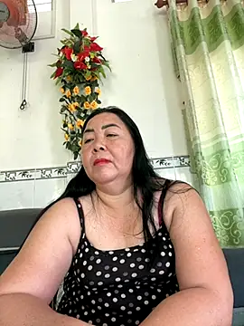 Snapshot of NDith chatting on 10/17/25, 12:47 NDith online show from 10/17/25, 12:47