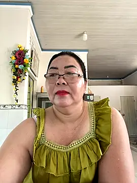 Snapshot of NDith chatting on 10/18/25, 01:30 NDith online show from 10/18/25, 01:30