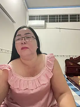 Snapshot of NDith chatting on 10/18/25, 01:34 NDith online show from 10/18/25, 01:34