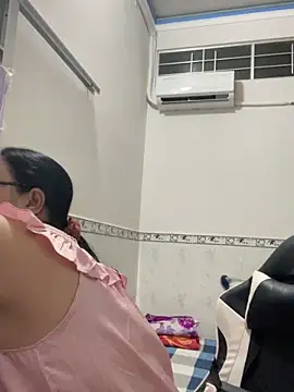 Snapshot of NDith chatting on 10/19/25, 02:18 NDith online show from 10/19/25, 02:18