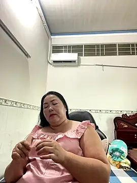 Snapshot of NDith chatting on 10/20/25, 09:54 NDith online show from 10/20/25, 09:54